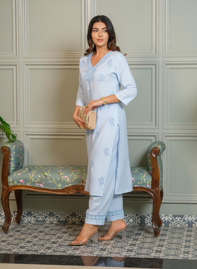 دي دبليو طقم منسق من كورتا مستقيمة مطرزة وبنطال للنساء - Image 3